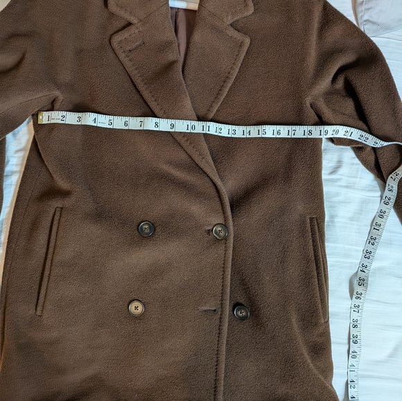 Elegant Brown Double-Breasted Coat - Picture 4 of 8